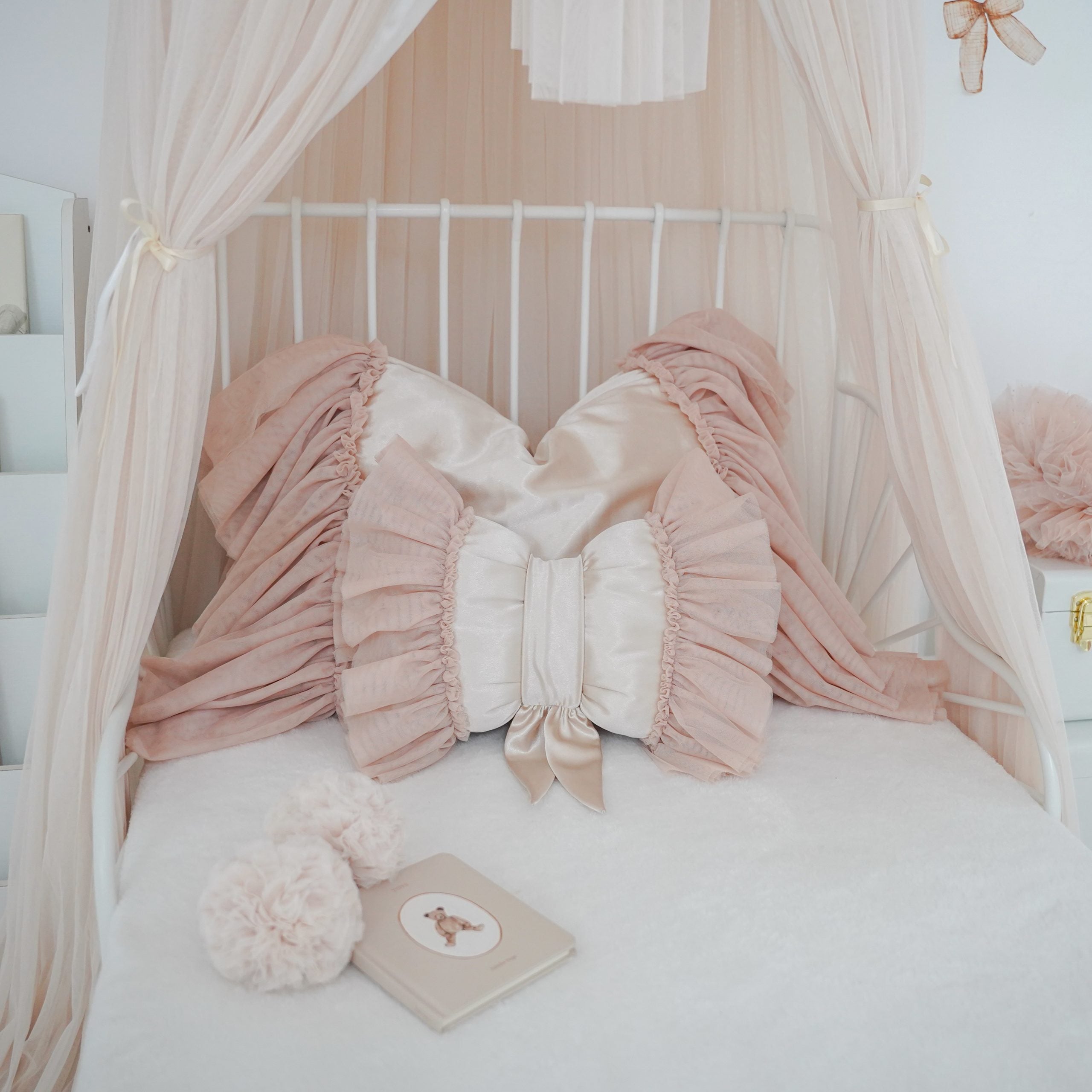 DREAMY PILLOWCASE + BOW CUSHION SET