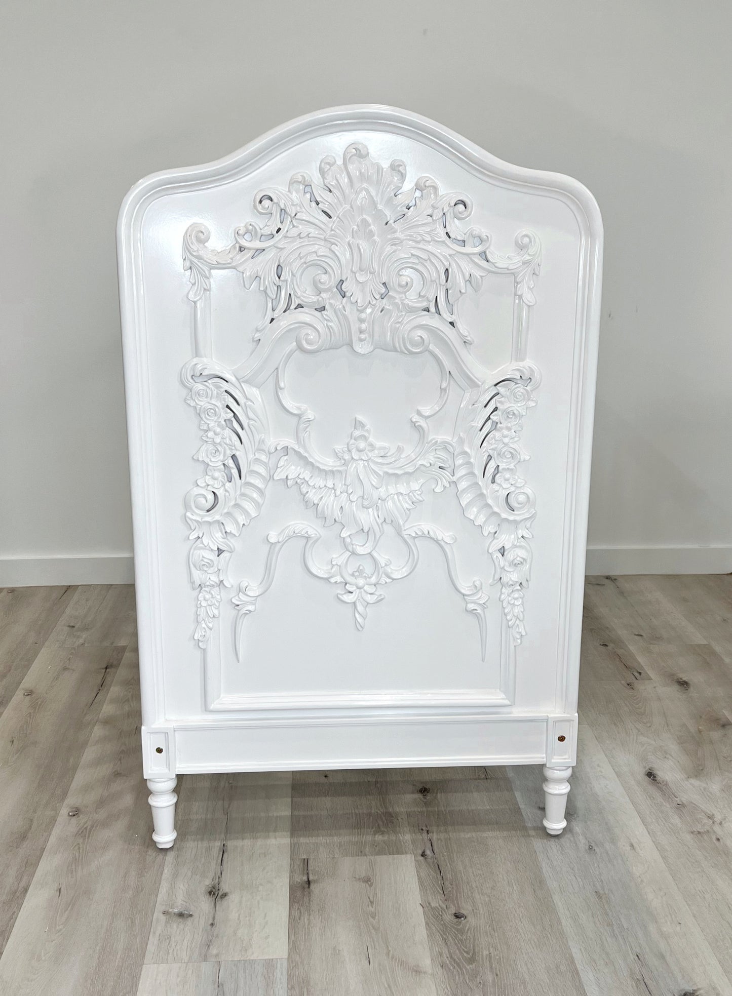 La Leena Carved Cot