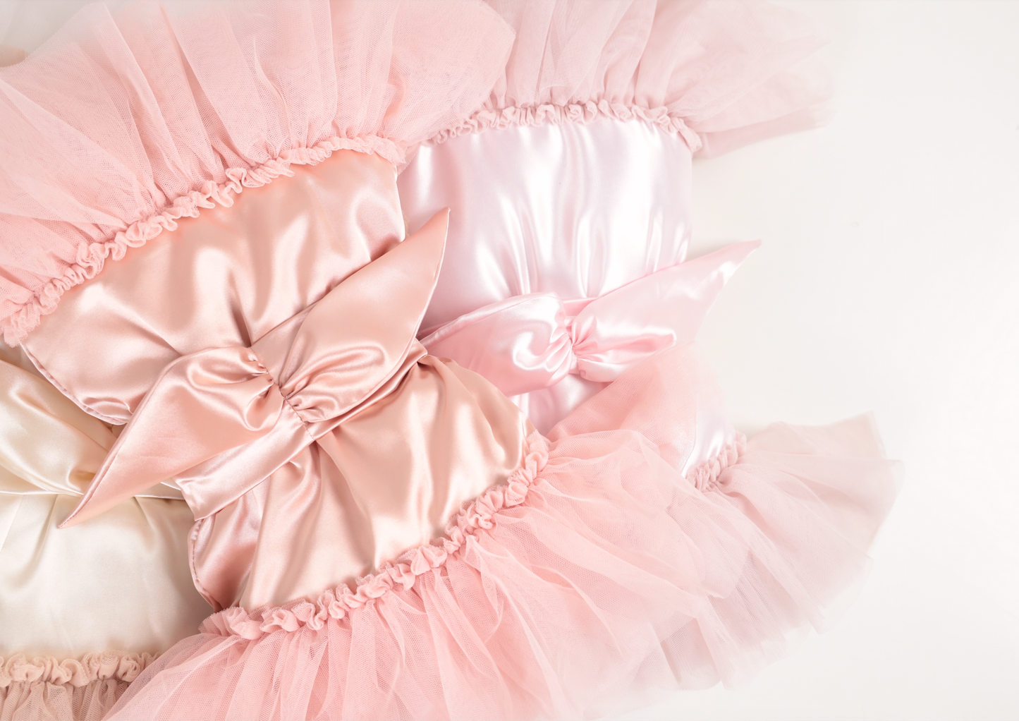 Dreamy Bow Cushion